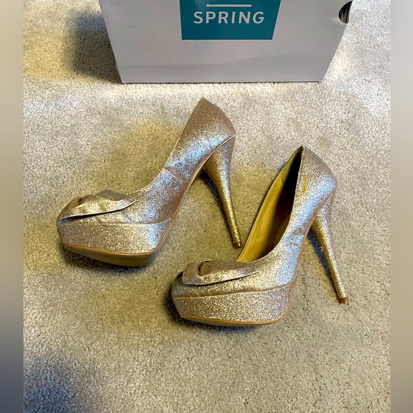 Size 9 gold sparkle heels - Picture 2 of 3
